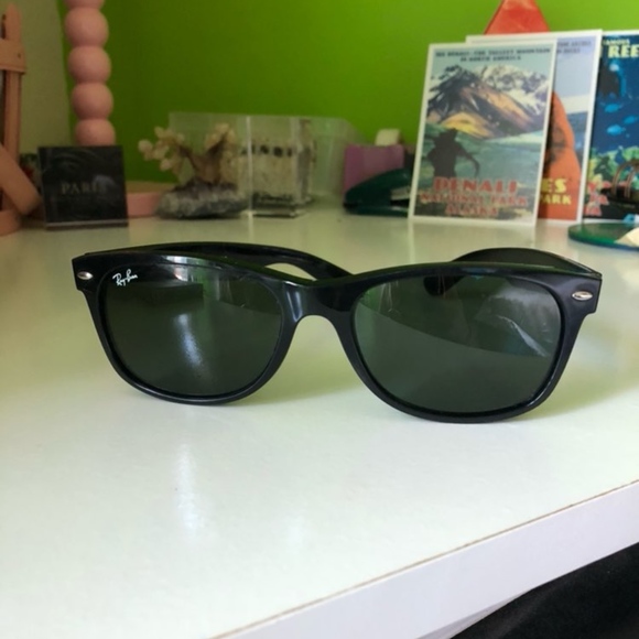 Ray-Ban Accessories - Ray-Ban Sunglasses with case